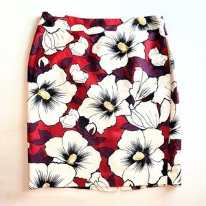 Red & White Floral Pencil Skirt Ann Taylor Factory (Size 8)
